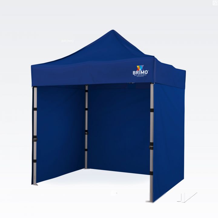 Ett tält för mässor och reklamevenemang på stranden